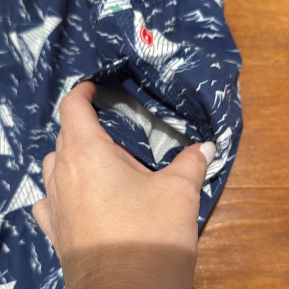 Vineyard Vines Navy Sailboat Swim Shorts large size 16 - Picture 5 of 10